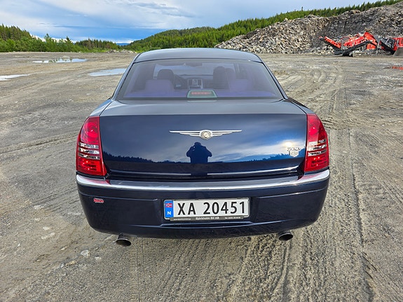 Chrysler 300C 4 of 5