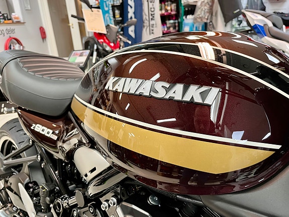 Kawasaki Z900RS 2 of 5