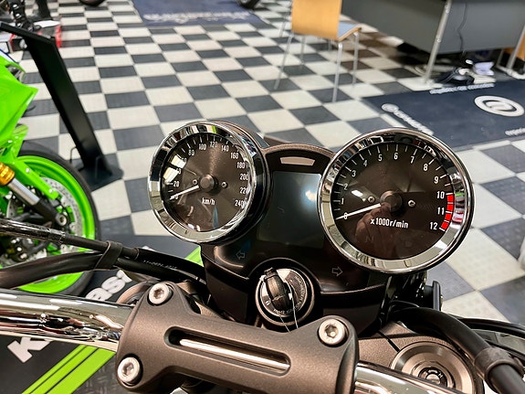 Kawasaki Z900RS 4 of 5