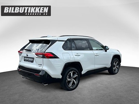 Toyota RAV4 Plug-in Hybrid 5 of 5