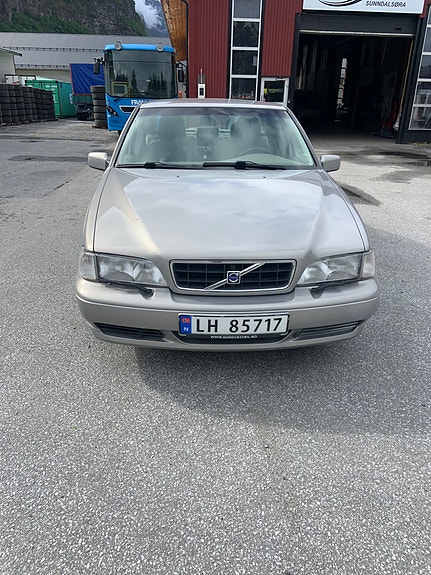 Volvo S70 3 of 5