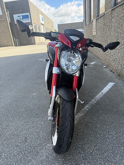 MV Agusta Brutale 800 Dragster 2 of 5