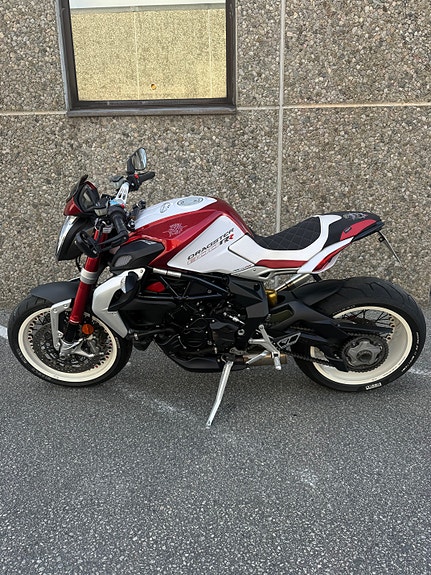 MV Agusta Brutale 800 Dragster 4 of 5