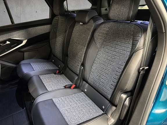 Peugeot e-5008 9 of 21
