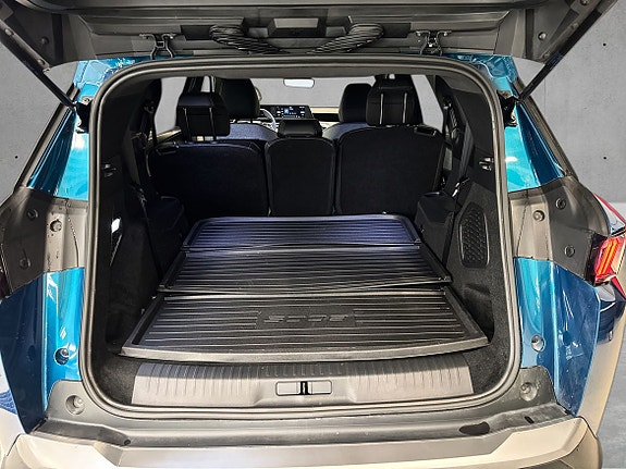 Peugeot e-5008 8 of 21