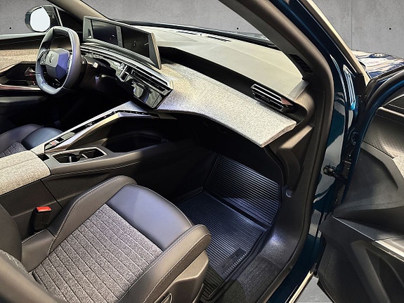 Peugeot e-5008 20 of 21