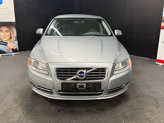 Volvo S80 3 of 5