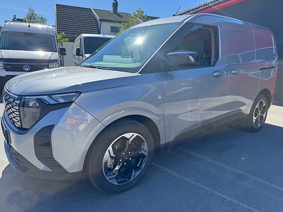Ford E-Transit Courier 2 of 5