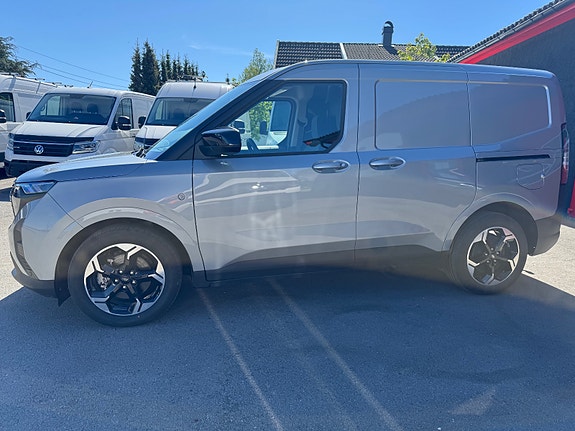 Ford E-Transit Courier 3 of 5