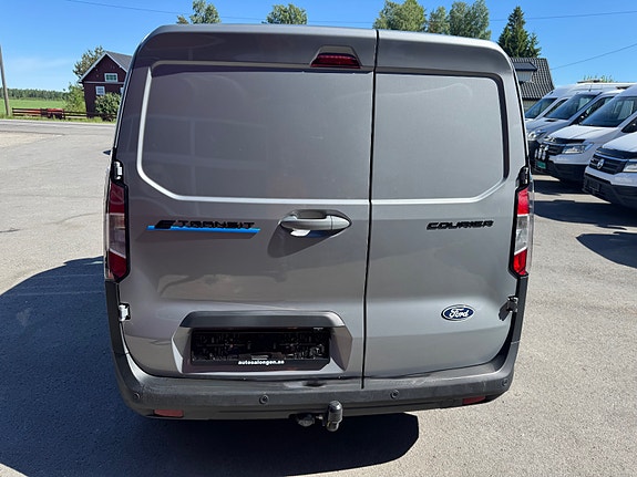 Ford E-Transit Courier 5 of 5