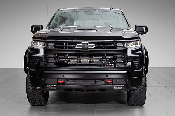 Chevrolet Silverado 2 of 5