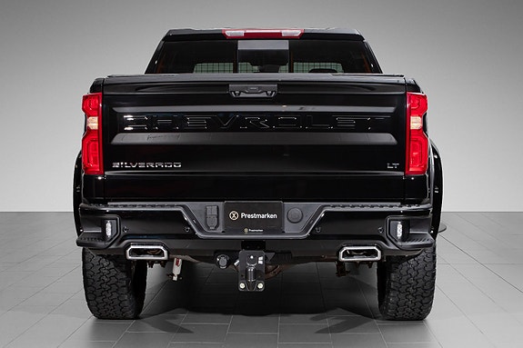 Chevrolet Silverado 3 of 5