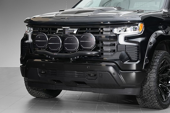 Chevrolet Silverado 4 of 5