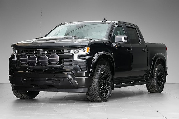 Chevrolet Silverado 3 of 5