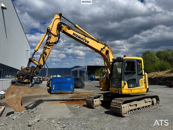 Komatsu PC138US-8 Beltegraver m/rototilt – 2 skuffer – klype – avretningsbjelke SE VIDEO 2 of 5