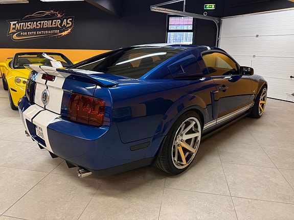 Ford Mustang 4 of 5