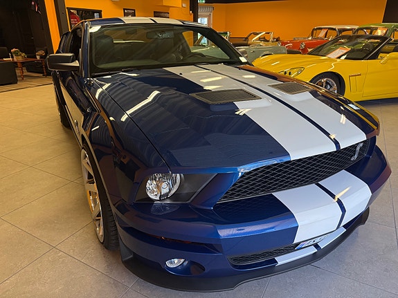 Ford Mustang 2 of 5