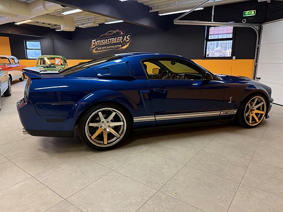 Ford Mustang 3 of 5