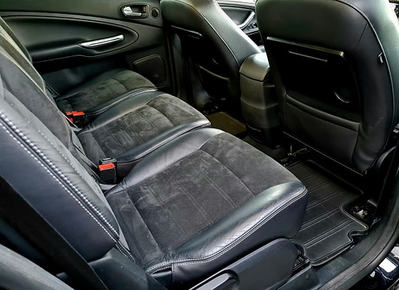 Ford S-MAX 23 of 27