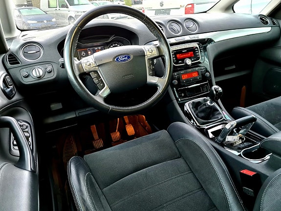 Ford S-MAX 7 of 27