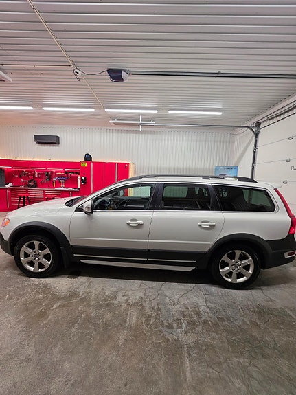 Volvo XC70 2 of 5