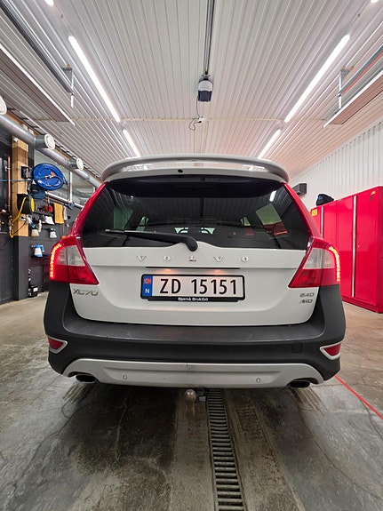 Volvo XC70 4 of 5