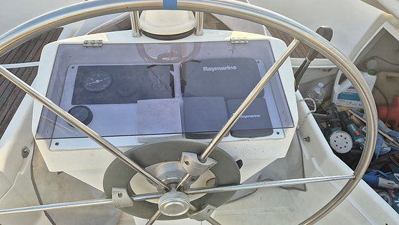LEV LIVET I MIDDELHAVET: Beneteau Oceanis Clipper 411 - Kan selges uten moms! 15 of 30