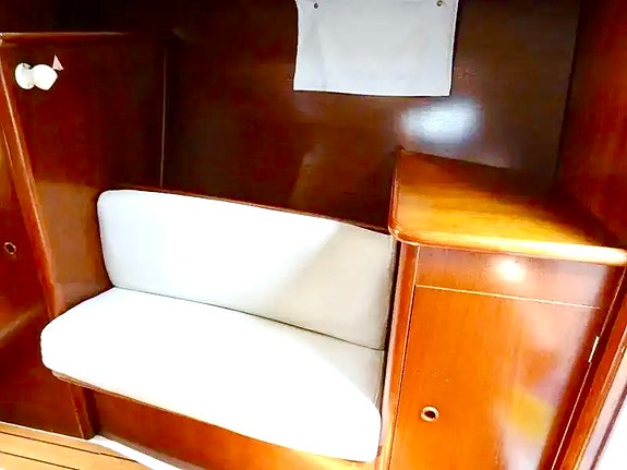 LEV LIVET I MIDDELHAVET: Beneteau Oceanis Clipper 411 - Kan selges uten moms! 10 of 30