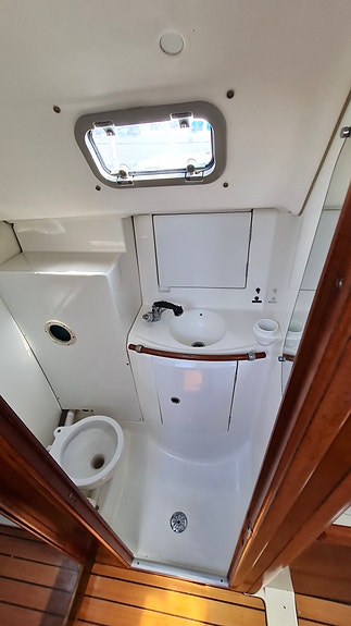 LEV LIVET I MIDDELHAVET: Beneteau Oceanis Clipper 411 - Kan selges uten moms! 12 of 30