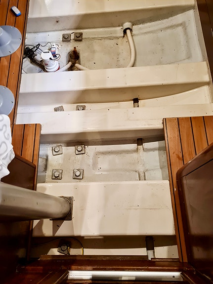 LEV LIVET I MIDDELHAVET: Beneteau Oceanis Clipper 411 - Kan selges uten moms! 29 of 30