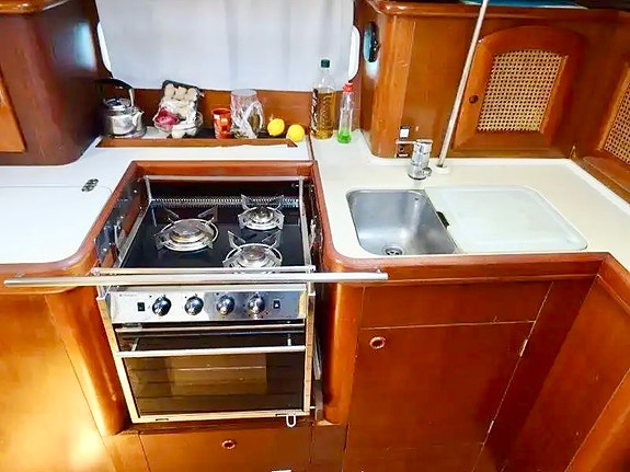 LEV LIVET I MIDDELHAVET: Beneteau Oceanis Clipper 411 - Kan selges uten moms! 5 of 30