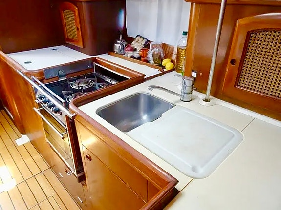 LEV LIVET I MIDDELHAVET: Beneteau Oceanis Clipper 411 - Kan selges uten moms! 6 of 30
