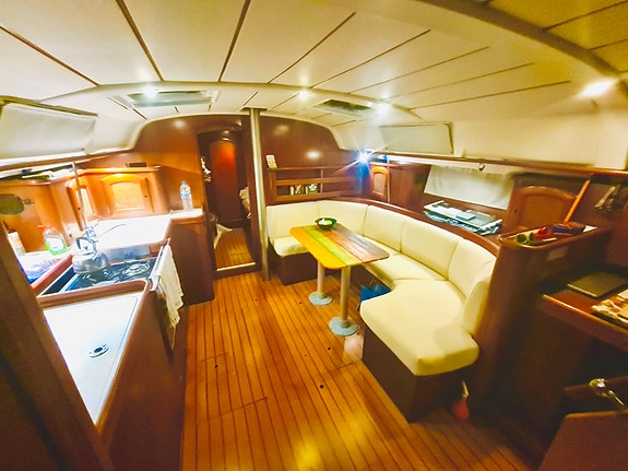 LEV LIVET I MIDDELHAVET: Beneteau Oceanis Clipper 411 - Kan selges uten moms! 2 of 30