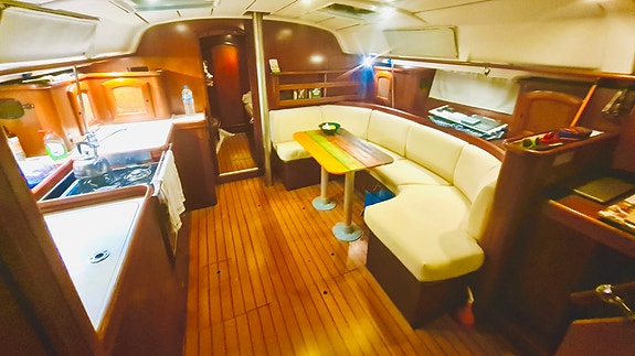 LEV LIVET I MIDDELHAVET: Beneteau Oceanis Clipper 411 - Kan selges uten moms! 3 of 30