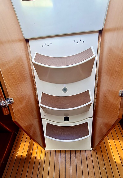 LEV LIVET I MIDDELHAVET: Beneteau Oceanis Clipper 411 - Kan selges uten moms! 9 of 30