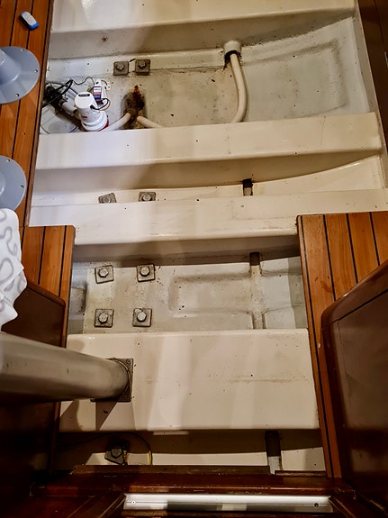 LEV LIVET I MIDDELHAVET: Beneteau Oceanis Clipper 411 - Kan selges uten moms! 30 of 30