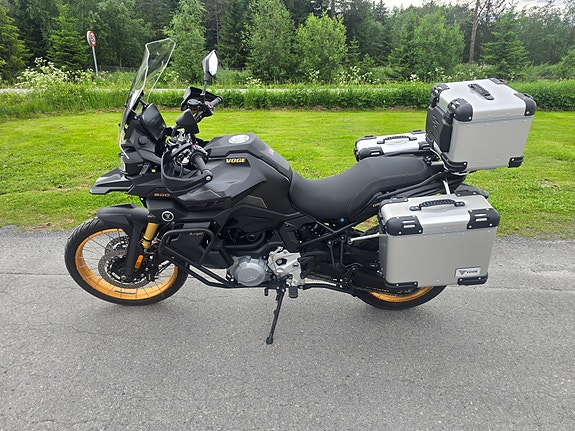VOGE DS900X 2 of 5