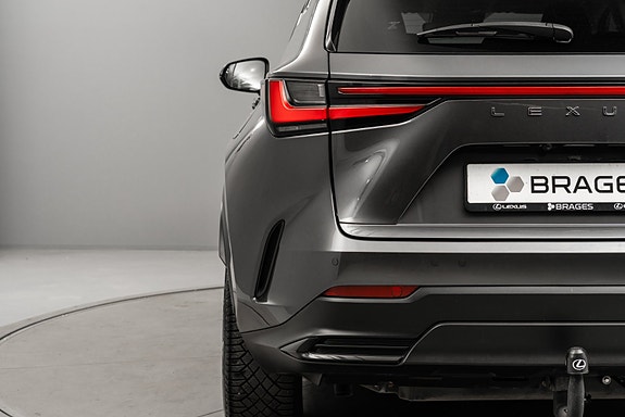 Lexus NX450h 8 of 25