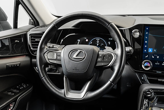 Lexus NX450h 21 of 25