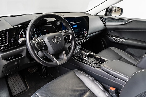 Lexus NX450h 13 of 25