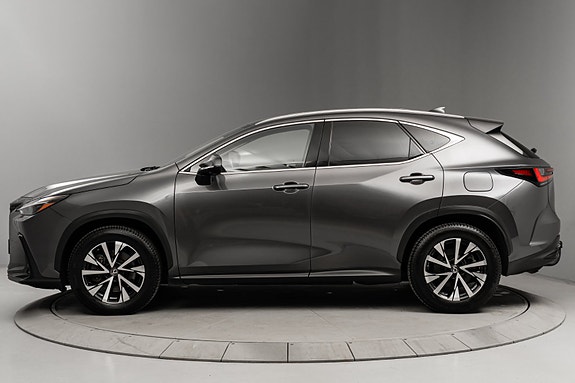 Lexus NX450h 2 of 25