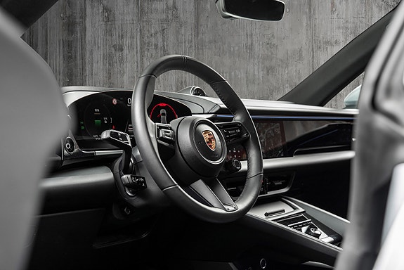 Porsche Macan 16 of 30
