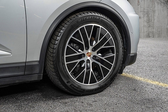 Porsche Macan 15 of 30