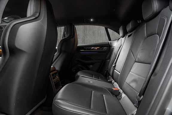 Porsche Macan 20 of 30