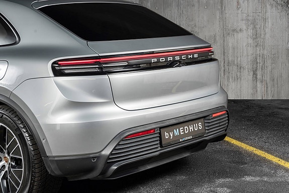 Porsche Macan 11 of 30