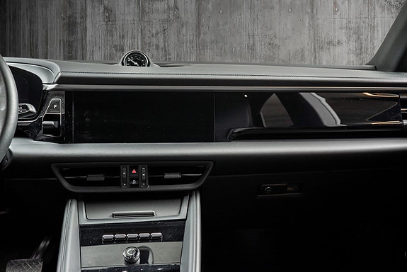 Porsche Macan 29 of 30