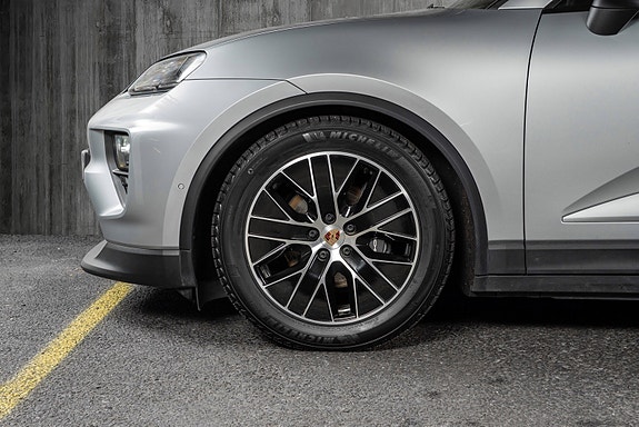 Porsche Macan 12 of 30
