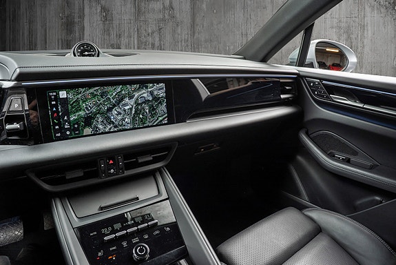 Porsche Macan 18 of 30