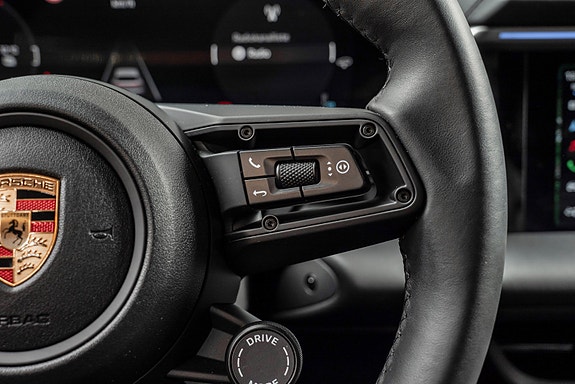 Porsche Macan 25 of 30