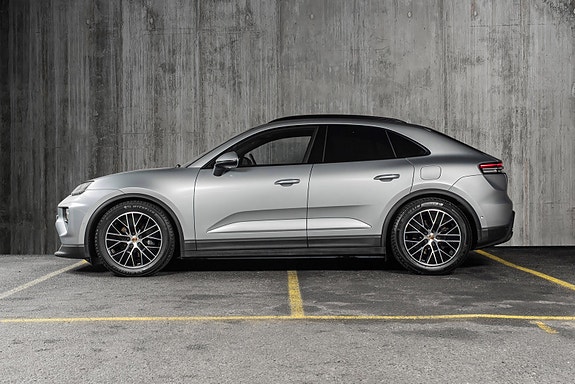Porsche Macan 3 of 30
